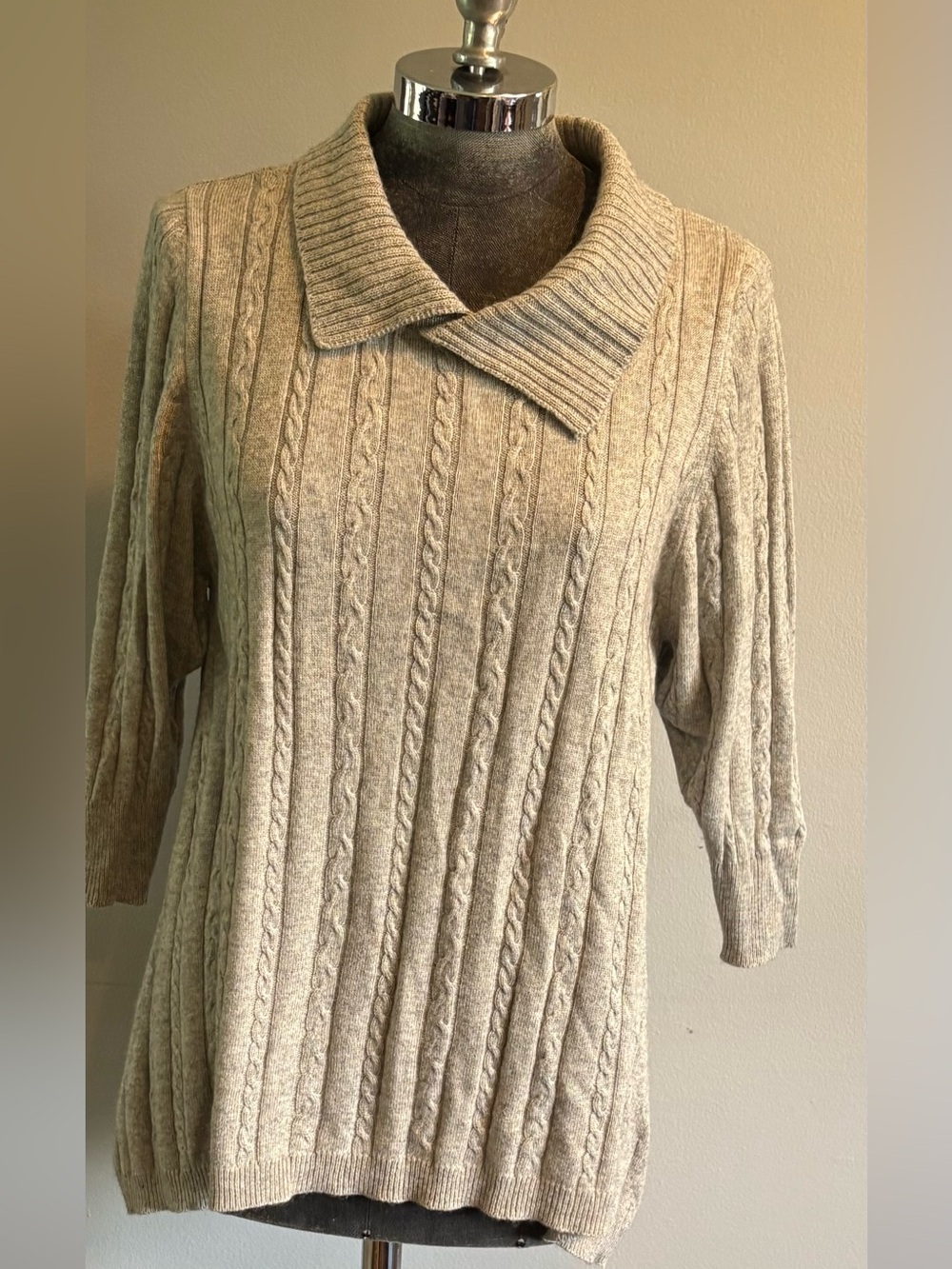 Diane Snyder Cashmere/Silk Gray Taupe Hand  Knit Sweater stylish shape sz Small